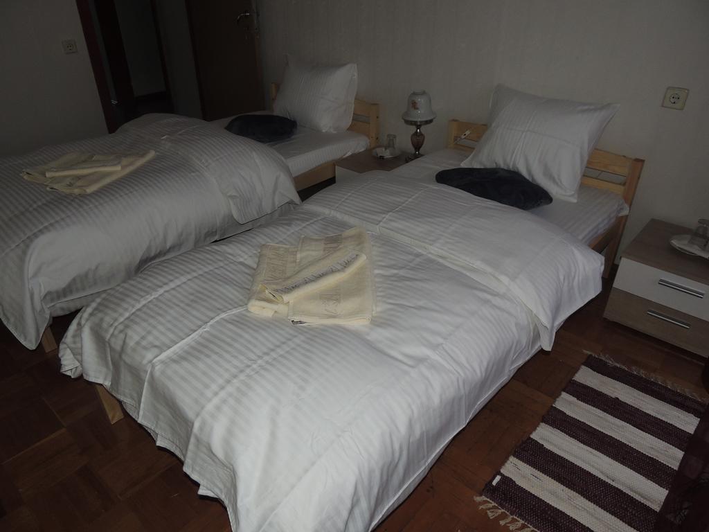 Kivilinna Homestay Lohkva Bilik gambar